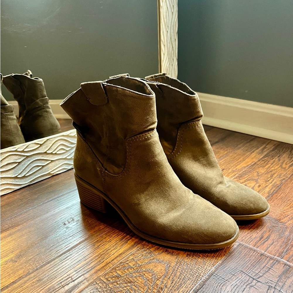 Merona olive booties, women’s size 10